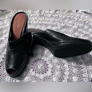 Brand New AEROSOLS black heel mules / slip on Size 9.5 / 9 1/2